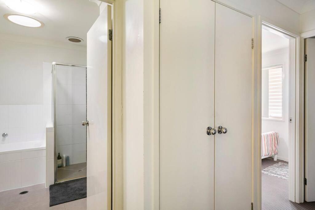 Room With Separate Bath In Shared Homestay Redcliffe Exterior foto