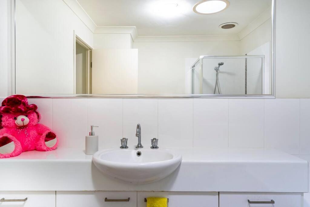 Room With Separate Bath In Shared Homestay Redcliffe Exterior foto